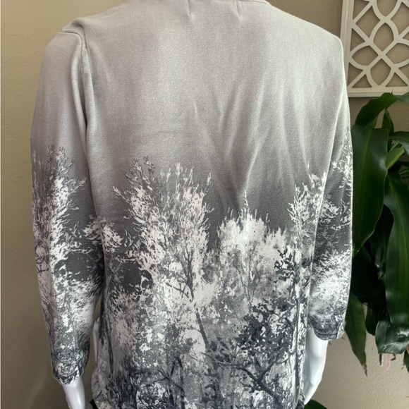 Elegant Gray and Black Women's Top - Picture 7 of 8